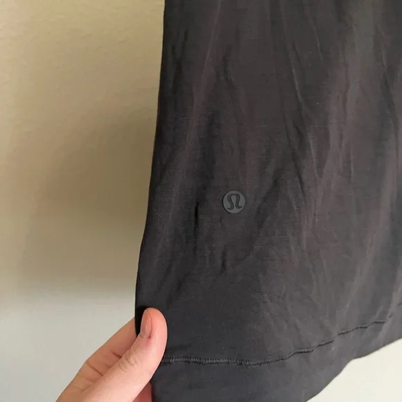 LULULEMON Modal Pleated Back Long Sleeve Shirt
Graphite Grey size 8 - Picture 6 of 6